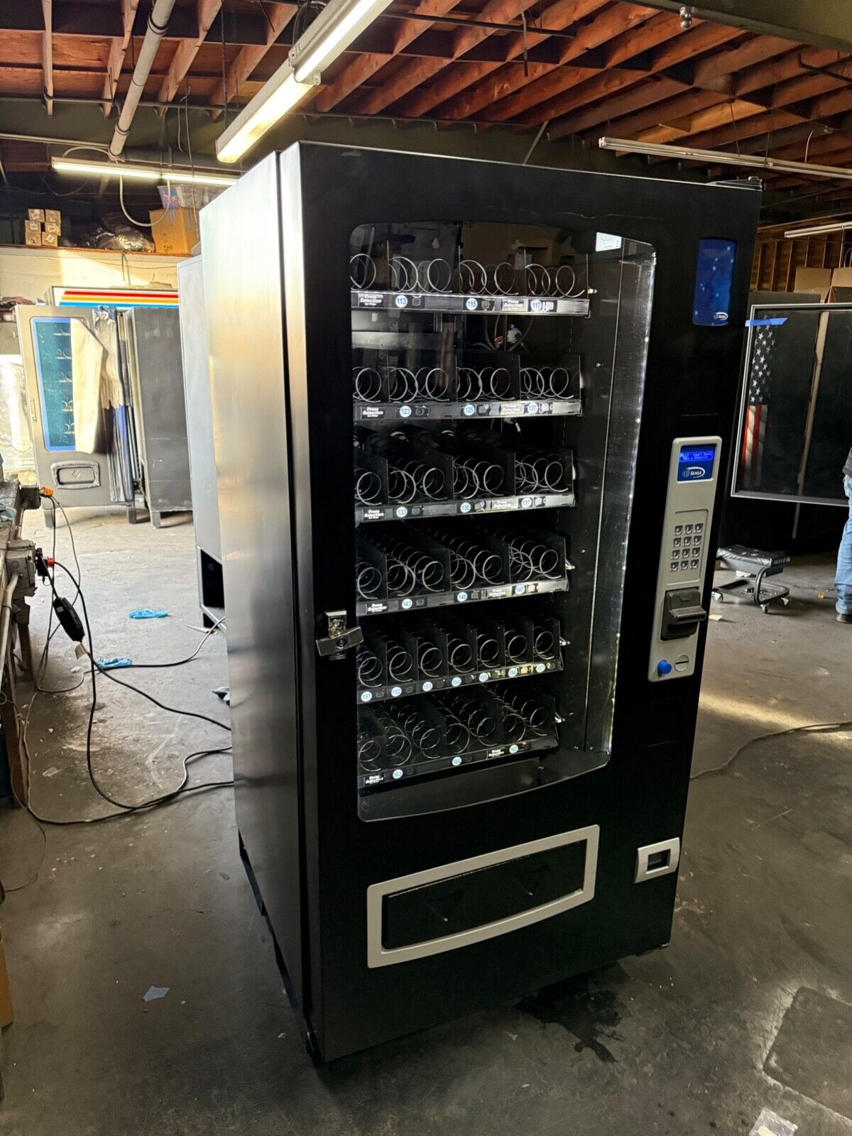 Seaga INF4S Infinity Combo Vending Machine